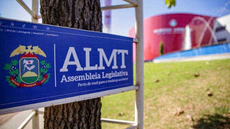 MPE aciona ex-deputado e advogado por uso irregular de cartão de abastecimento da Assembleia