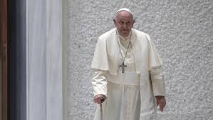 Papa pode aparecer neste domingo para saudação aos fiéis, diz Vaticano