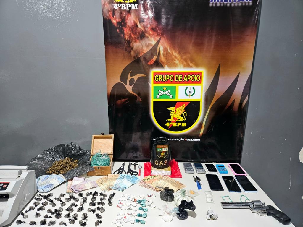 Polícia Militar prende dois irmãos com porções de drogas e arma de fogo