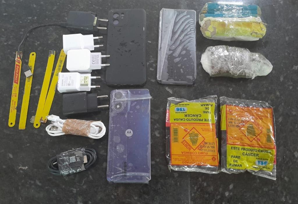 Policiais penais apreendem pacote com celulares e maconha em área externa de penitenciária feminina