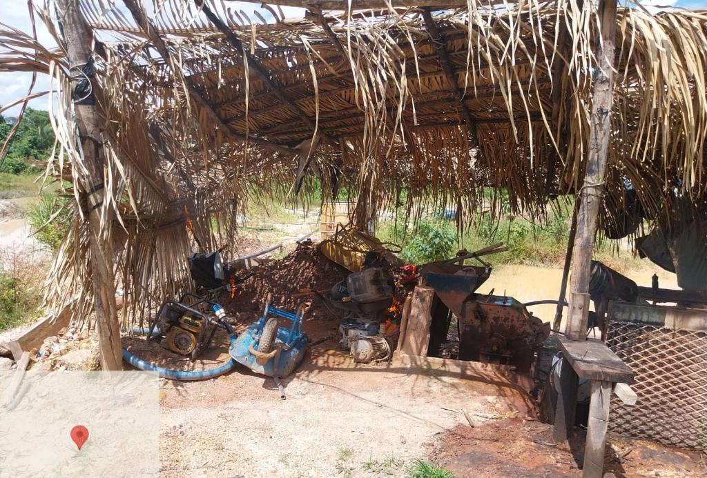 Batalhão Ambiental apreende máquinas utilizadas na extração de madeira e garimpo ilegal