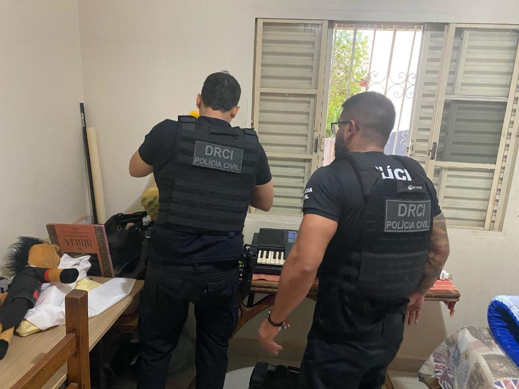 Polícia Civil cumpre mandados contra menor que disseminava discurso de ódio e ameaça à vida de mulheres