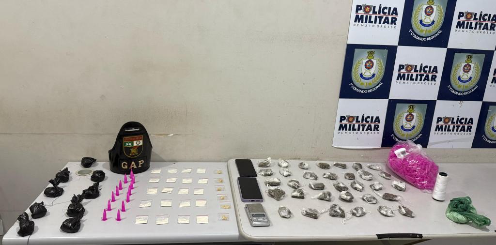 Mãe e filho são presos em flagrante pela Polícia Militar com 81 porções de drogas