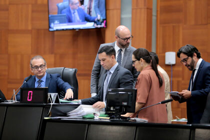 Deputados aprovam relatório final da CPI das invasões urbanas e rurais