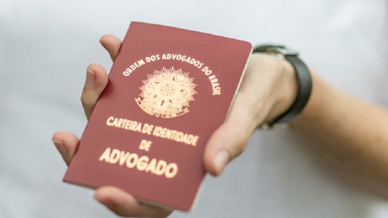 Advogada que fraudou registro na OAB perde direito à jornada especial de 4h