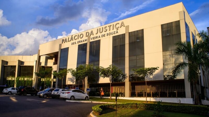 TJ recua e suspende portaria que proibia blusinhas e chinelos em unidades do Judiciário em MT