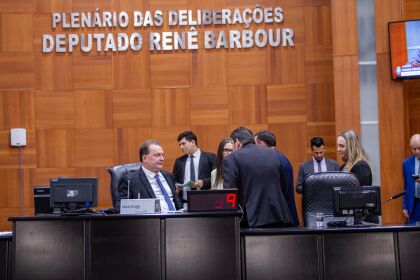 Sessão matutina tem 17 projetos de lei votados
