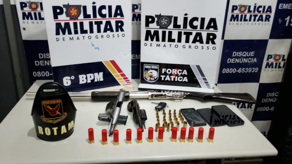 PM apreende armas de fogo e conduz quatro faccionados suspeitos por crimes em Cáceres