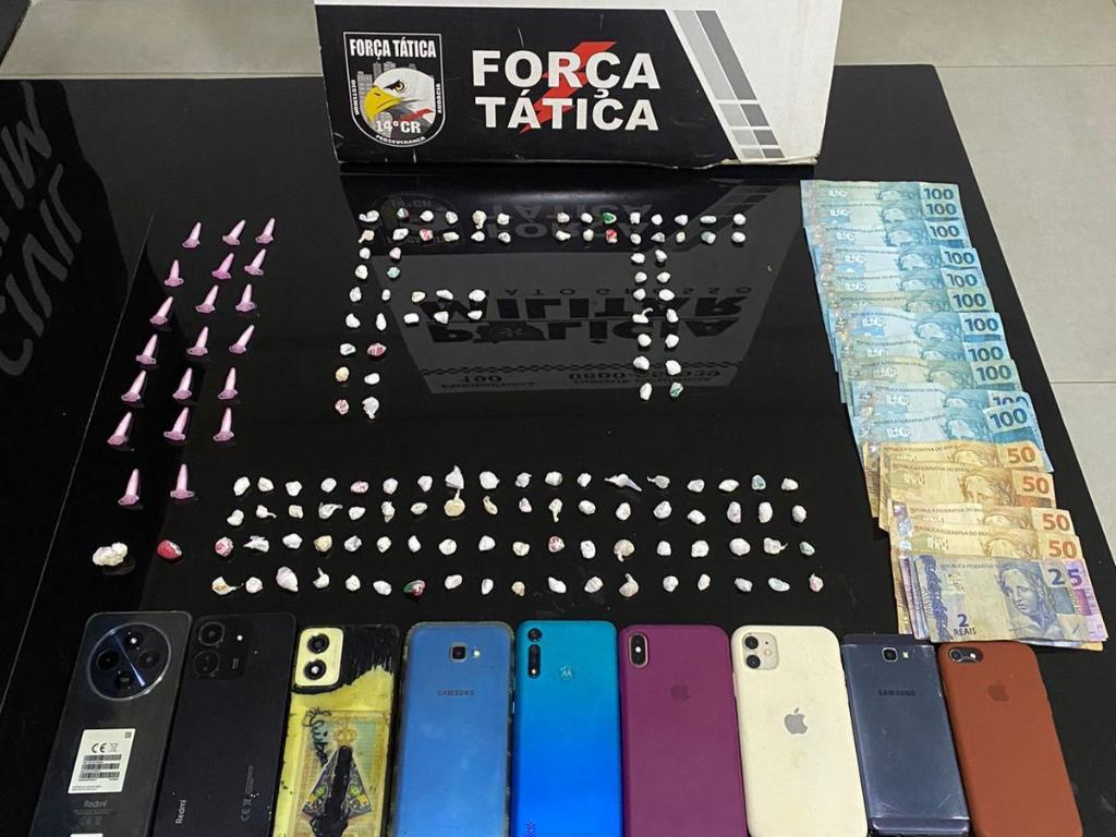 Força Tática desarticula ponto de venda de drogas e conduz oito pessoas em Nova Mutum