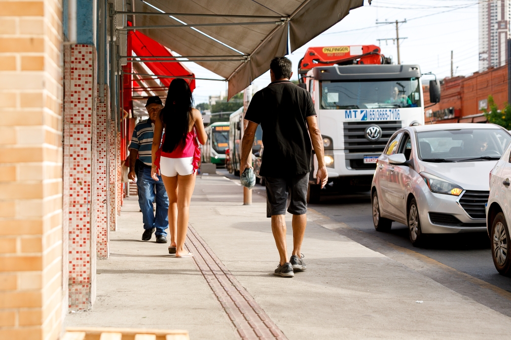 Pedestres, lojistas e ambulantes apontam melhorias com ordem e liberação de calçadas