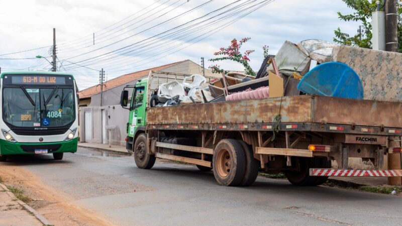 Operação Cata-treco atende Três Barras, Arraial dos Freitas e mais 12 bairros nesta semana