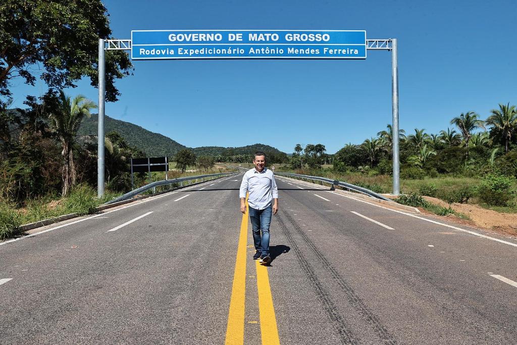 Governo de MT entrega asfalto novo e tira Agrovila das Palmeiras do isolamento