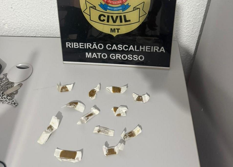 Traficante flagrado com porções de haxixe ice é preso pela Polícia Civil em Ribeirão Cascalheira