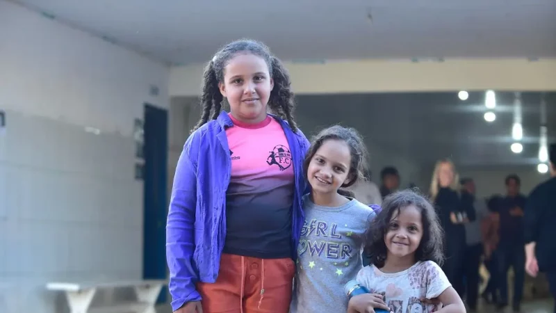 Famílias são valorizadas com ações educativas, lúdicas e de embelezamento na Justiça Sem Fronteiras