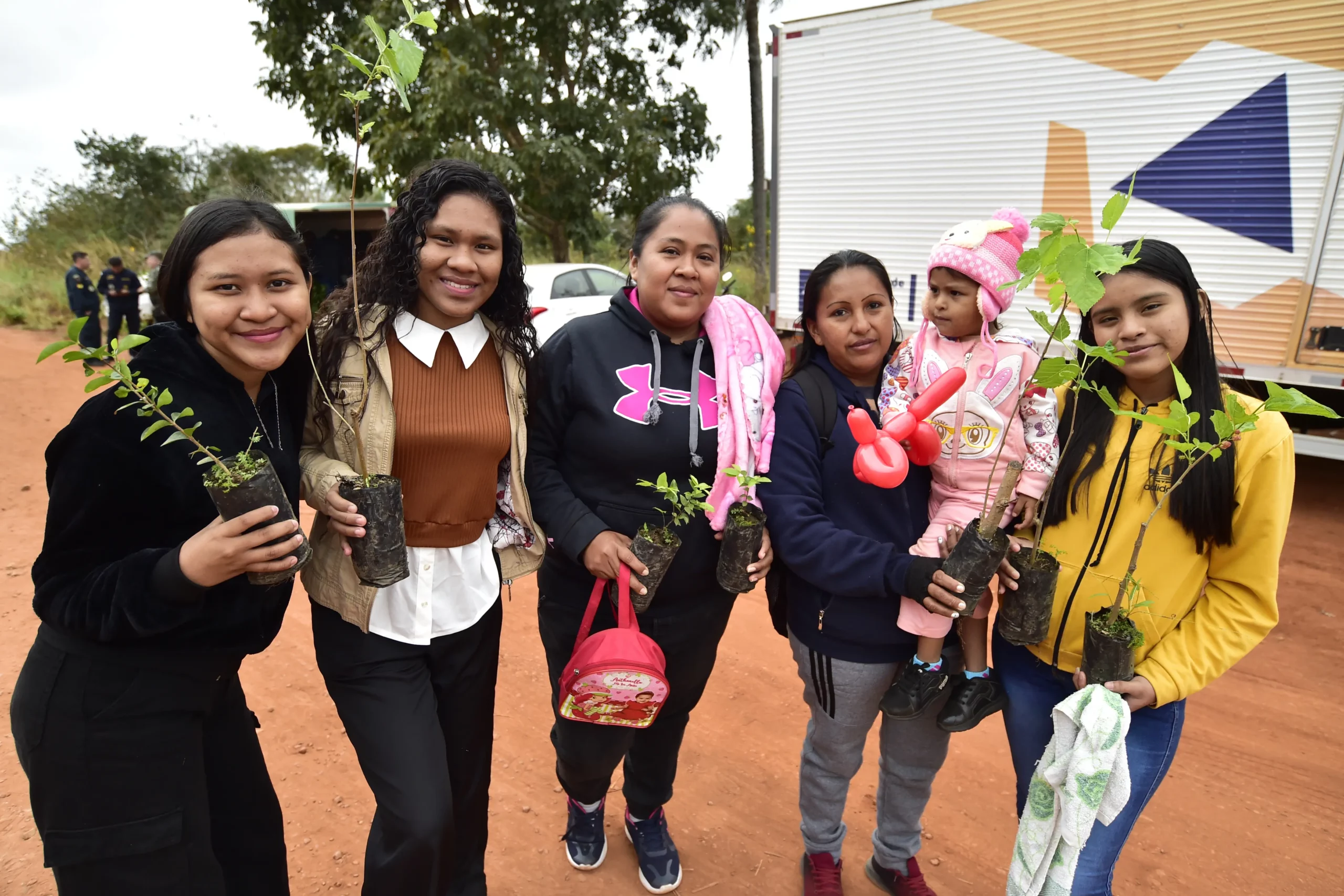 Programa Verde Novo distribui mil mudas de árvores durante Expedição Justiça Sem Fronteiras