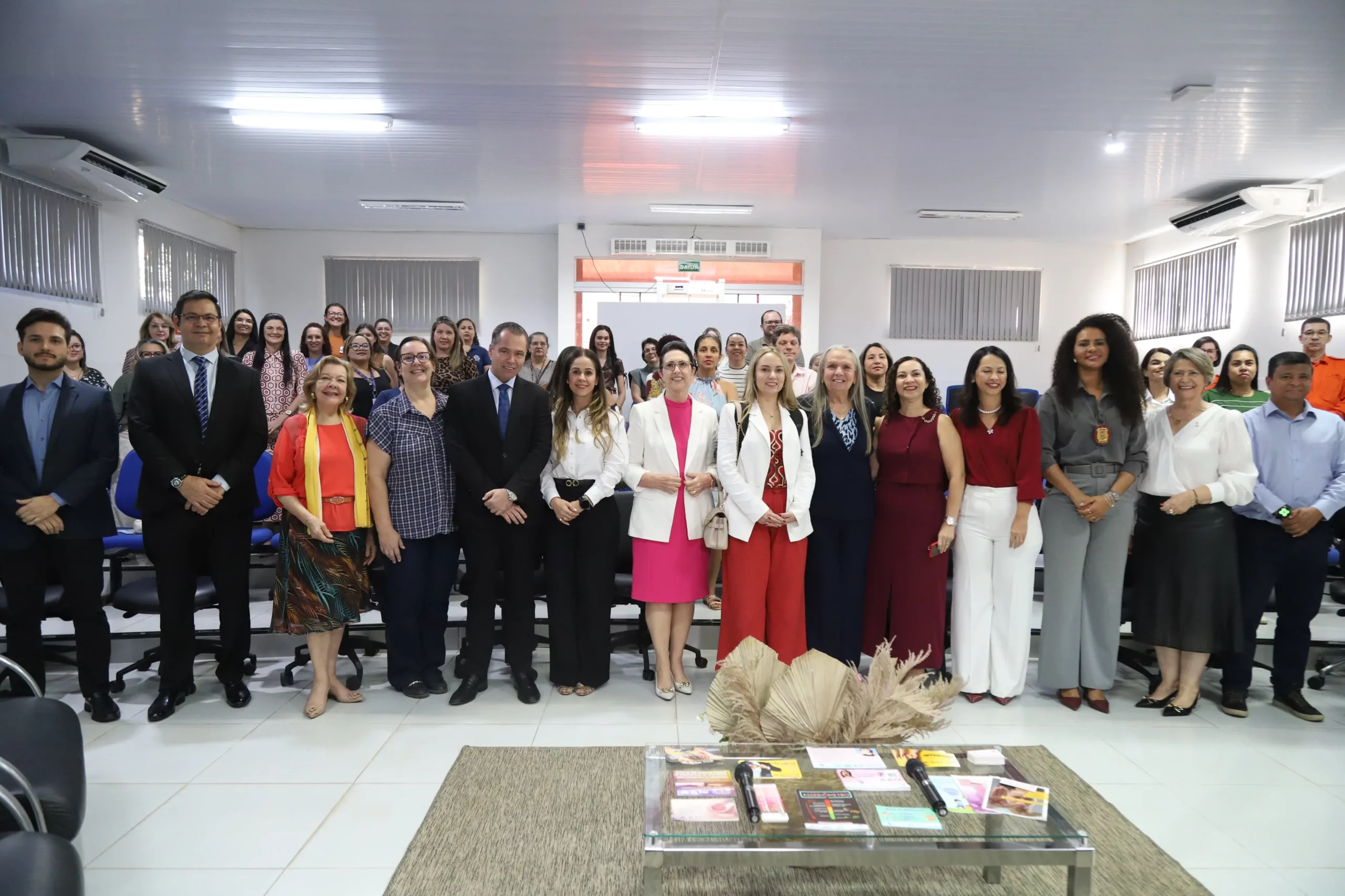 Reunião com a rede de enfrentamento de Sinop reforça ações para combate à violência contra a mulher