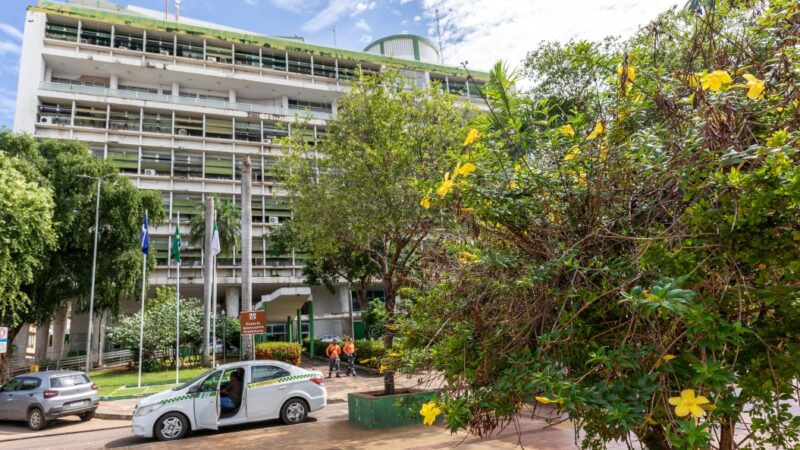 Cuiabá paga salários com aumento para professores e injeta R$ 83 milhões