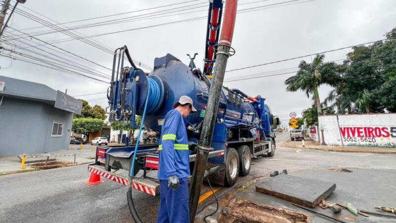 Prefeitura de Cuiabá retira 12 toneladas de lixo em boca de lobo no Praeiro
