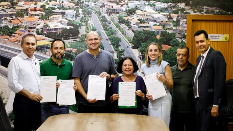 Prefeito sanciona nove leis de vereadores e reforça valorização do parlamento cuiabano
