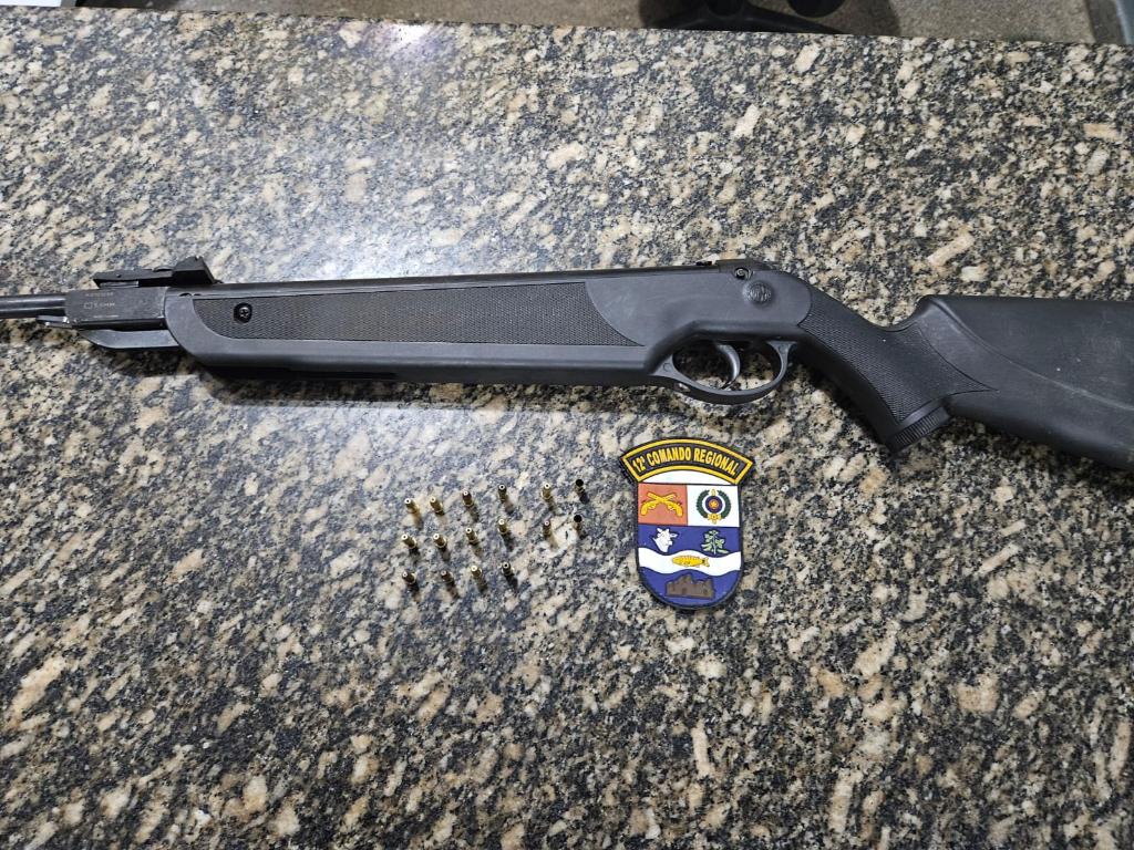 Polícia Militar prende homem que ameaçou esposa com arma de fogo em Vale do São Domingos