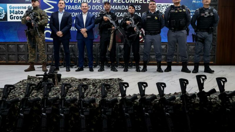 Governo de MT entrega R$ 6 milhões em fuzis, metralhadoras e equipamentos para a Polícia Militar