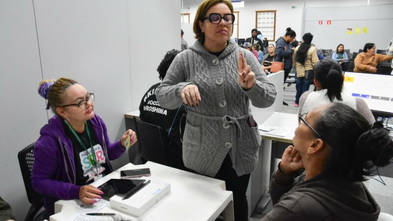 Central de Intérprete de Libras garante acessibilidade durante Mutirão do Programa SER Família em Cuiabá