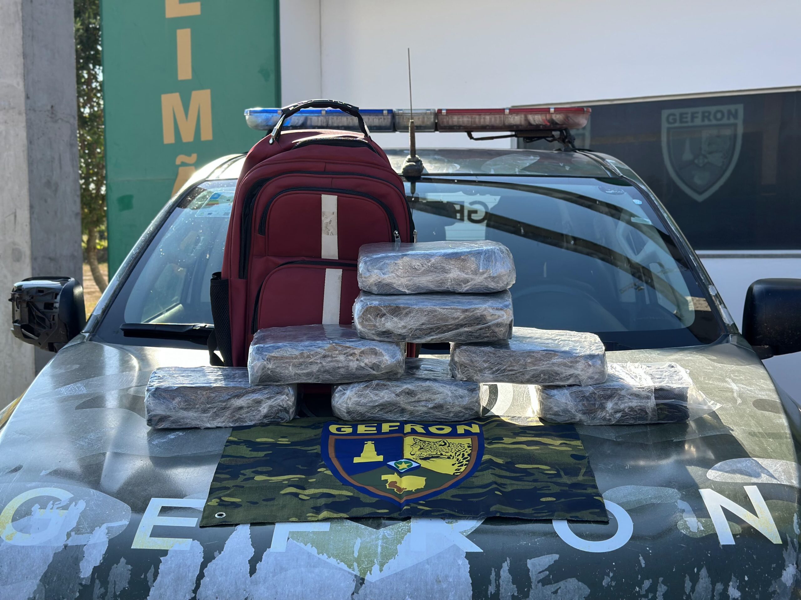 Gefron apreende estudante boliviano com droga em ônibus escolar em Cáceres