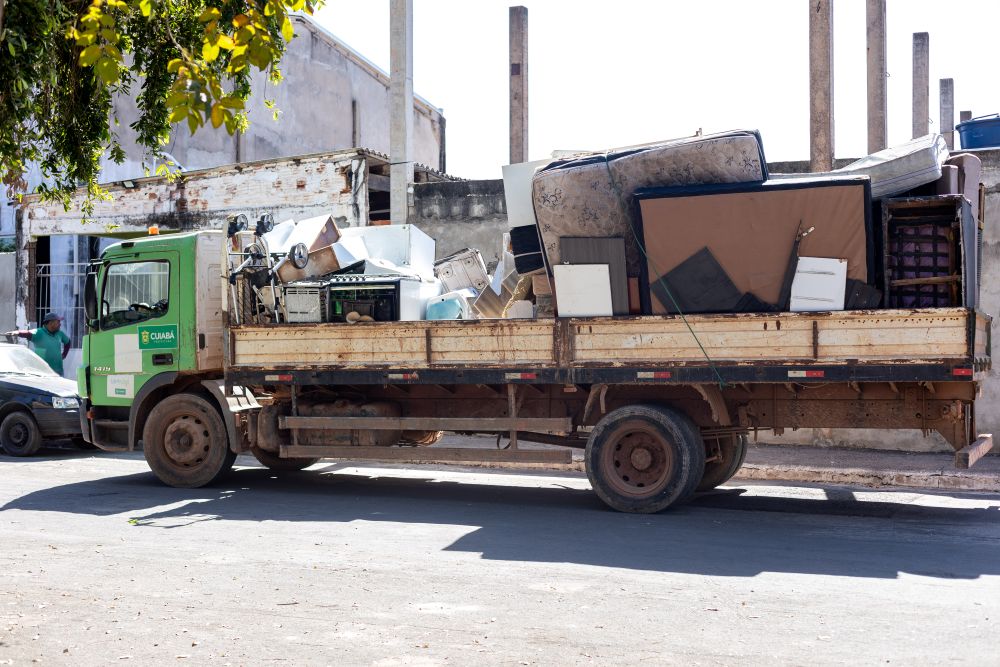 Cata-treco recolhe mais de mil toneladas de materiais inservíveis em sete meses