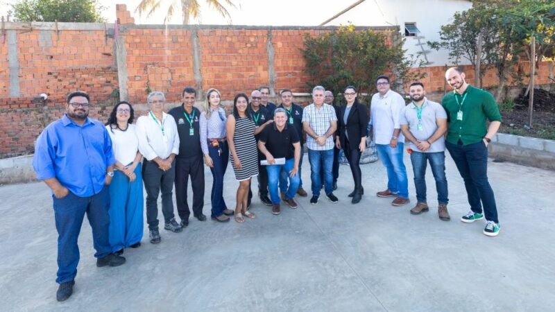 Primeira-dama e secretários lançam obra no Residencial Sucuri