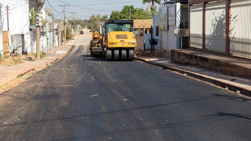 no Pavimentação avança no Parque Cuiabá e beneficia 4 mil moradores
