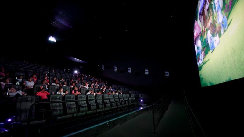 Simininas vivem dia especial com cinema e McDia Feliz em Cuiabá