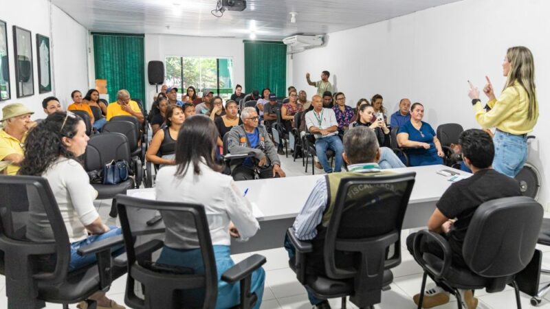 Prefeitura entrega autorizações a ambulantes do Parque das Águas