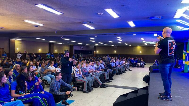 ExpoEstudantil 2025 reúne estudantes na Arena Pantanal para discutir futuro e carreiras