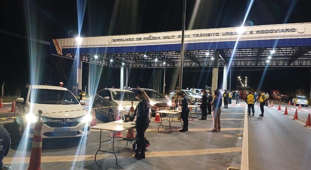 Operação Lei Seca termina com 17 veículos removidos e uma prisão por embriaguez em Cuiabá