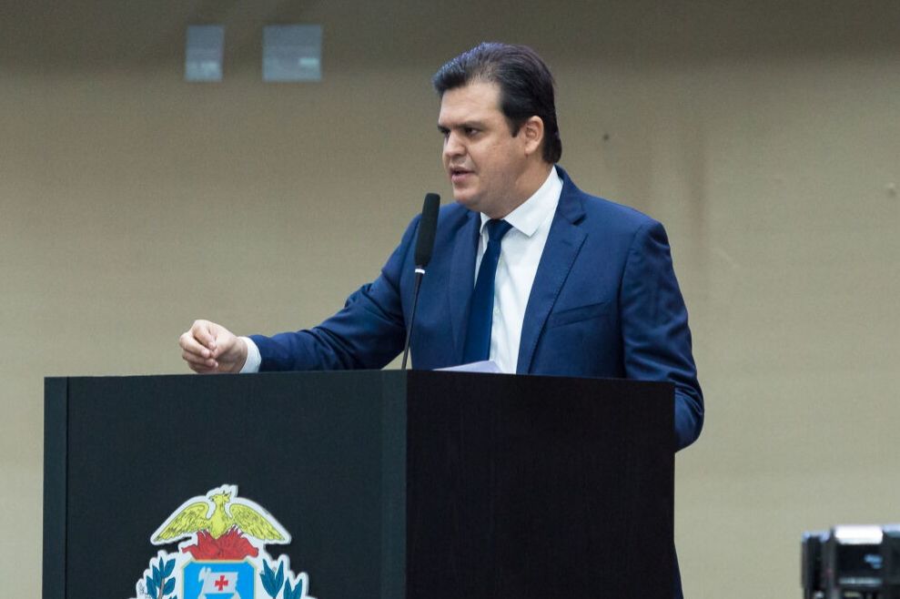 Deputado Thiago Silva defende projeto que proíbe erotização nas unidades escolares