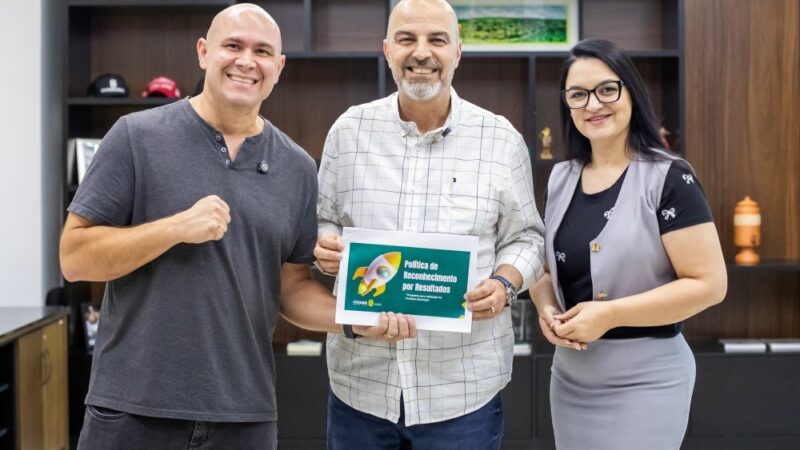 Prefeito anuncia prêmios de R$ 10 mil e bônus salarial aos professores e técnicos