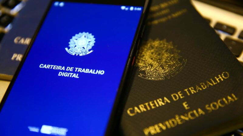MT cria mais 2 mil empregos formais em agosto; setor de serviço e construção lideram