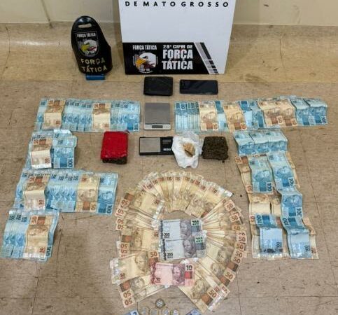 Força Tática conduz dupla por tráfico de drogas e apreende R$ 10,5 mil em dinheiro do crime