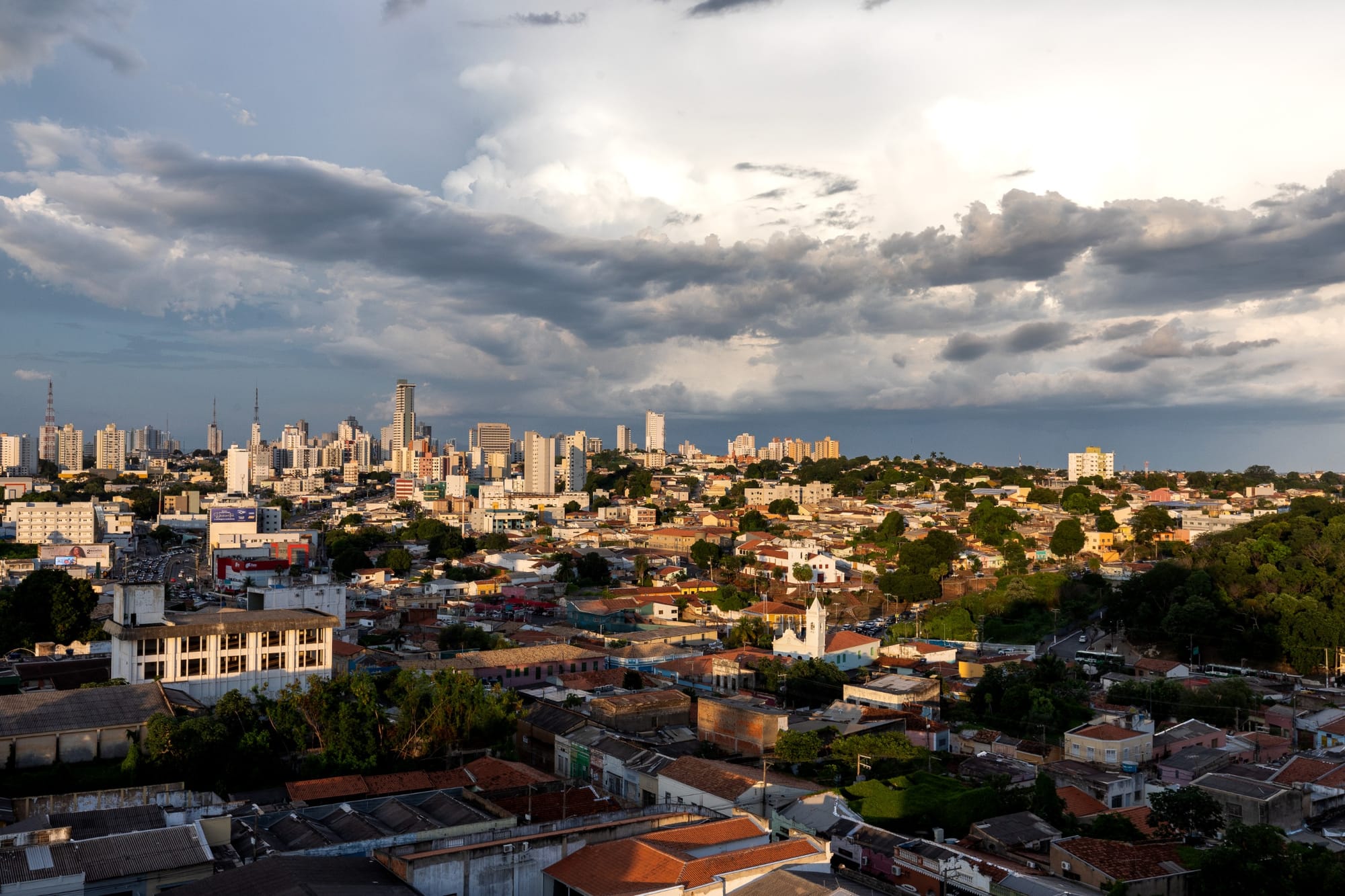 Defesa Civil emite alerta de tempo chuvoso com ventos de até 60 km e recomenda cuidados