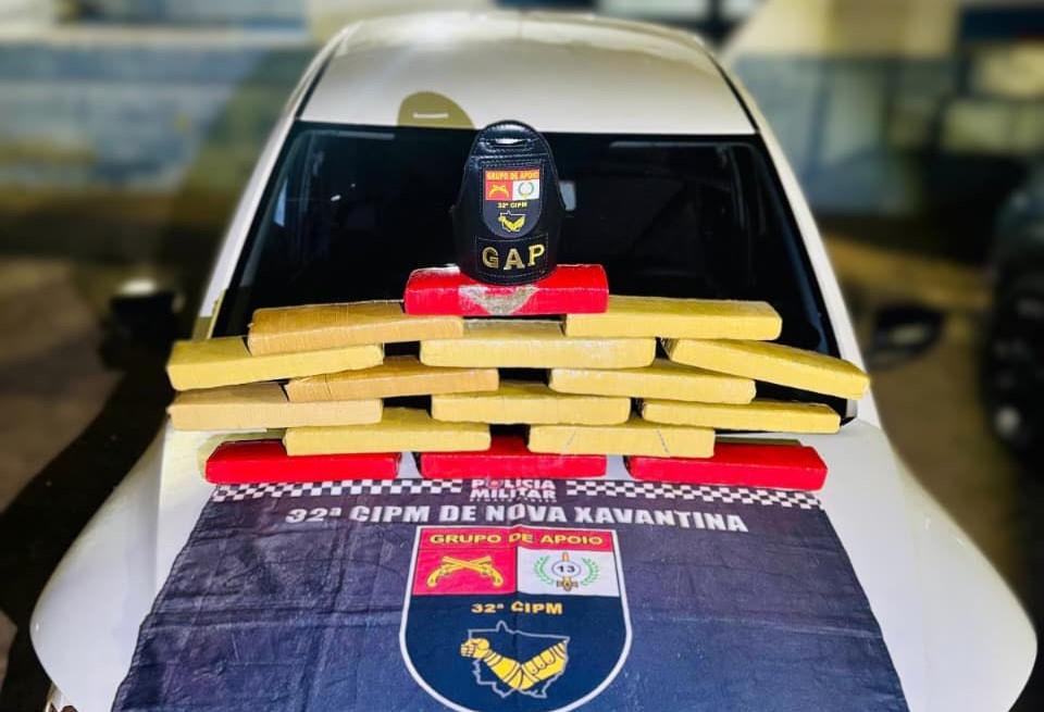 PM prende casal de faccionados e apreende 18 quilos de maconha após perseguição