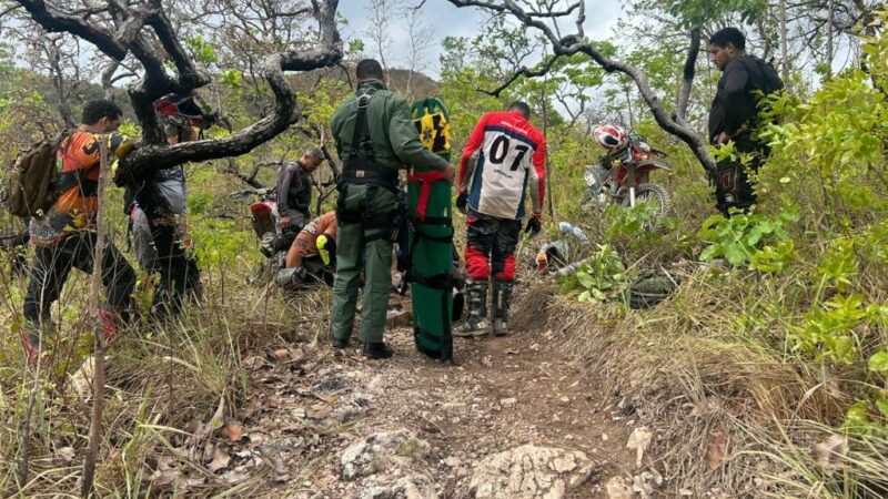 Ciopaer resgata piloto de motocross após acidente durante trilha em Chapada dos Guimarães