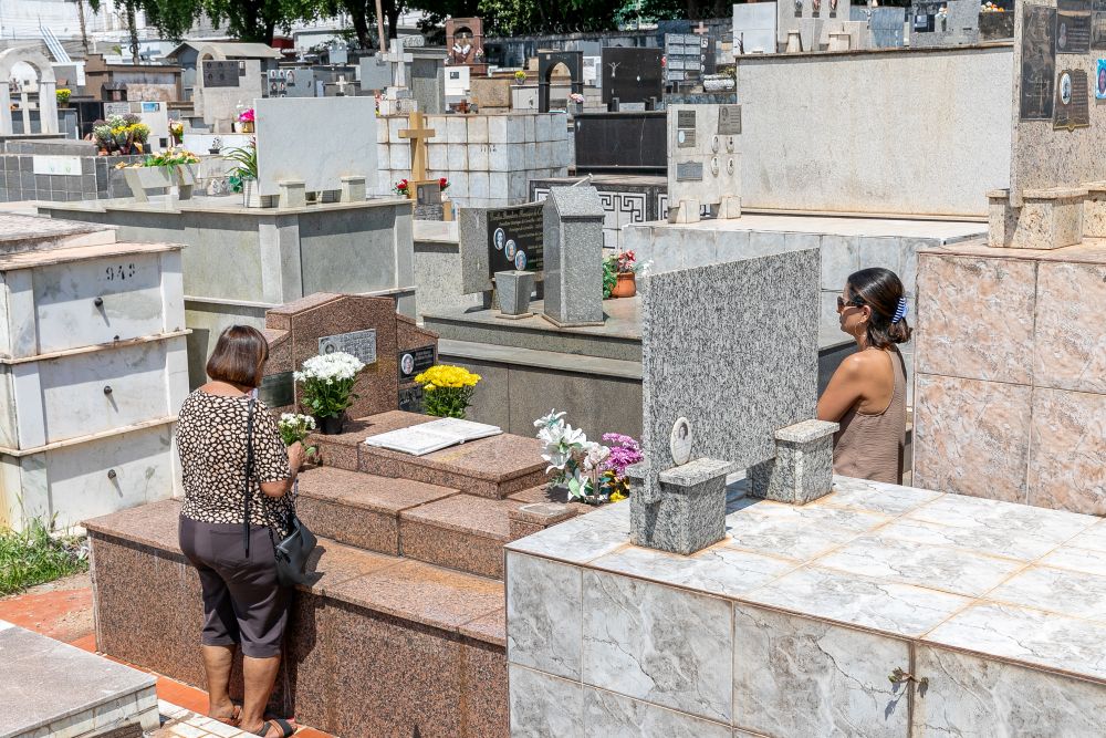 Cuiabá vive manhã de homenagens e emoções nos cemitérios da cidade