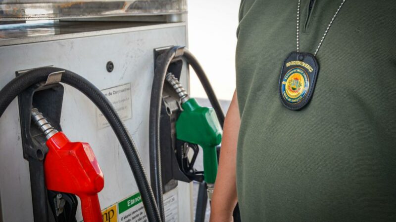 Sefaz participa de operação integrada e fiscaliza 28 postos de combustíveis em Cuiabá e Várzea Grande