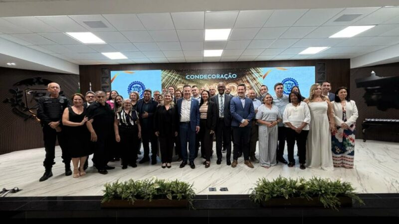 Governo de MT homenageia servidores que completaram 25 anos de carreira