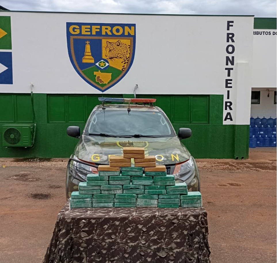 Gefron apreende 48 tabletes de cocaína e causa prejuízo de R$ 864 mil às facções criminosas
