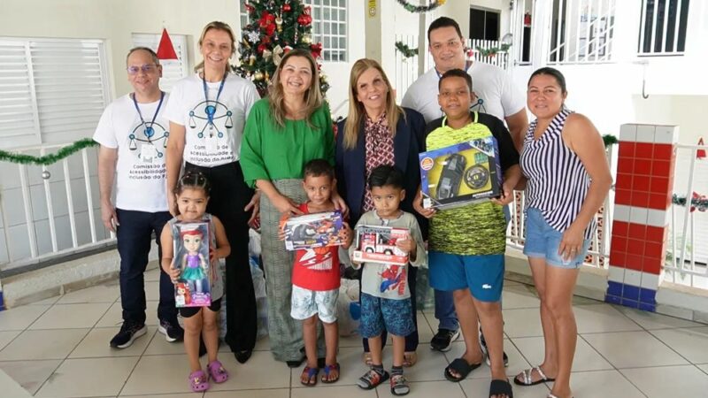 Natal Solidário do TJMT leva brinquedos a crianças com câncer e casas-lares de Cuiabá e VG