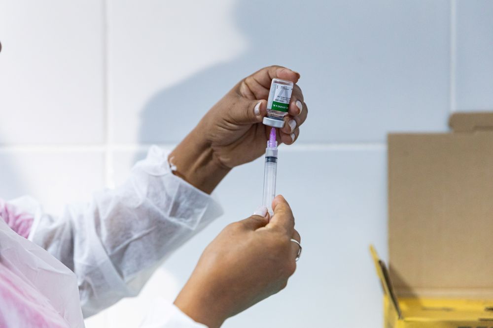 Cuiabá dobra cobertura vacinal contra a Dengue em 2025