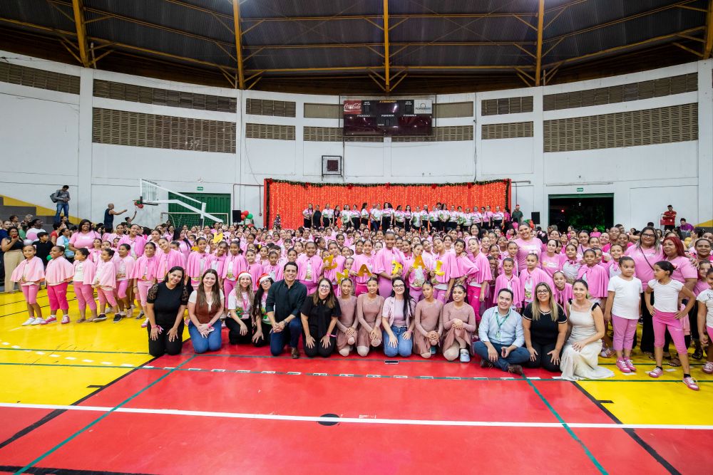 Cantata de Natal emociona público com mais de 56 Simininas em Cuiabá