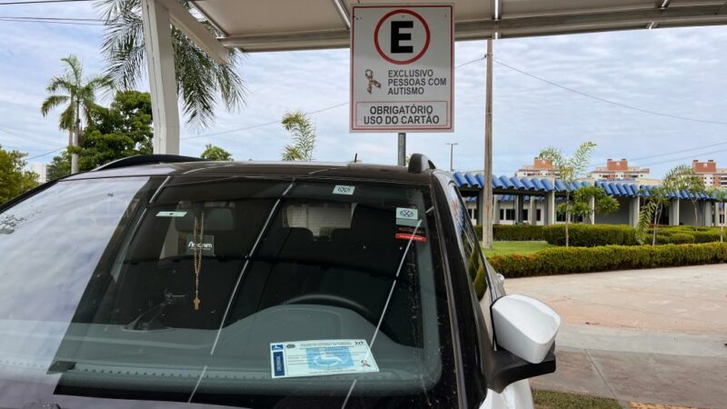 Detran-MT emite mais de 2.700 credenciais de estacionamento para pessoas com autismo