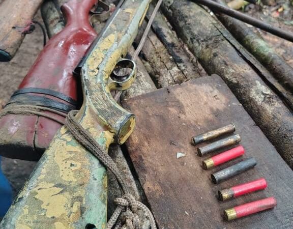 Força Tática impede invasão de terra para garimpo ilegal e apreende armas de fogo em Juruena